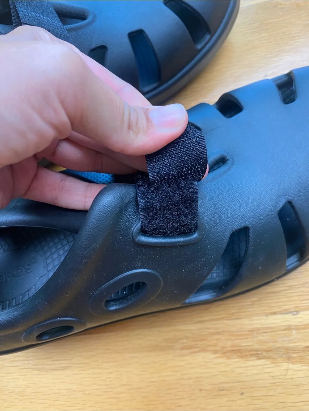 OOFOS OOcandoo Mens Size 10 Black Beach Casual Sport Walking Slip-On Sandals